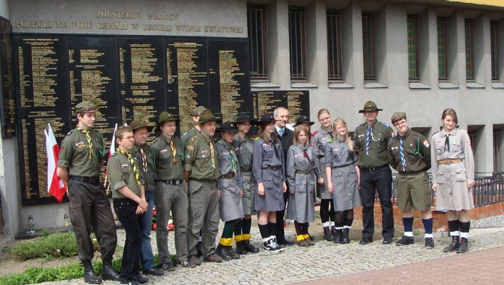 Prezydent Płocka z harcerzami
9 maja 2010
Słowa kluczowe: prezydent harcerze