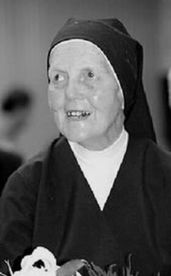 Siostra Helena Pszczółkowska ze Zgromadzenia Sióstr Miłosierdzia św. Wincentego a Paulo
"Kalkuta miała matkę Teresę, Płock ma swoją siostrę Helenę".  
Kalkuta miała matkę Teresą, Płock miał siostrę Helenę.
