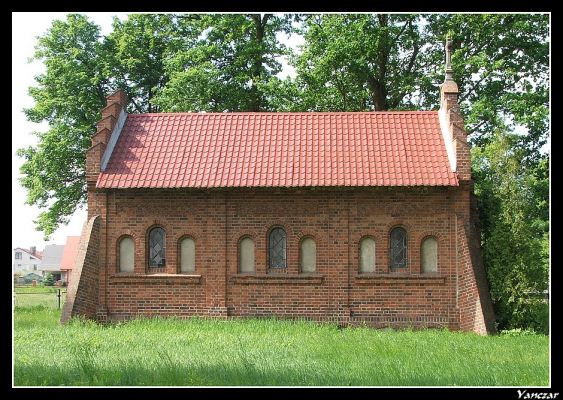Grób rodzinny baronów Ike-Duninowskich
Cmentarz w Duninowie Nowym
