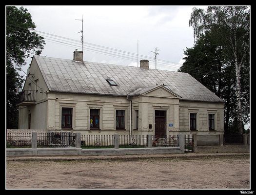 Plebania przy kościele w Bodzanowie
