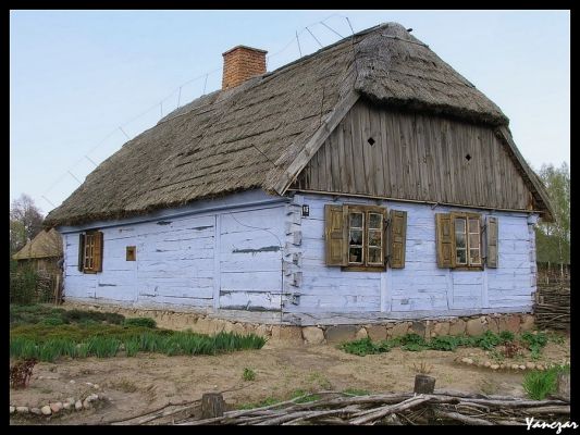 Chłopska chata z drugiej połowy XIX w.
