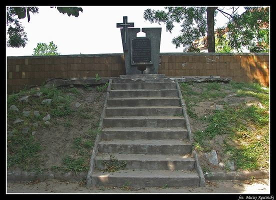 Pomnik upamiętniający męczeńską śmierć 79 polaków w dniu 19 stycznia 1945 r.
