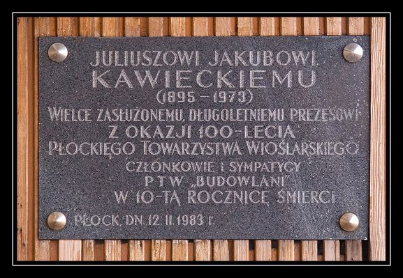 Tablica na budynku Płockiego Towarzystwa Wioślarskiego
