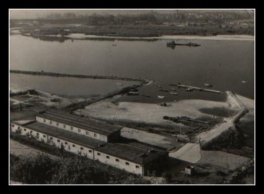 Widok ze skarpy na Morkę, Wisłę i Radziwie
