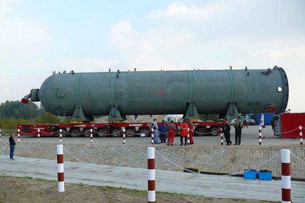 reaktor załadowany i oczekujacy na nocny transport
