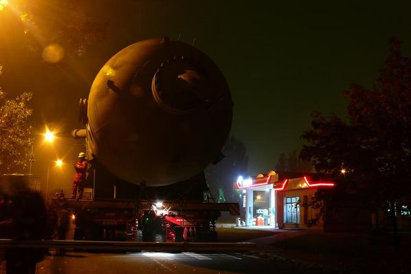 reaktor dla orlenu
nocny transport reaktora ( brama do biura zakupów )
