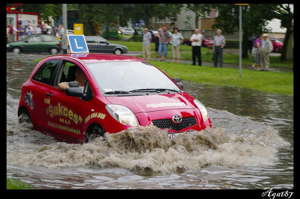 zalana ul. Tysiaclecia
uczymy sie jezdzic w kazdych warunkach :D 
