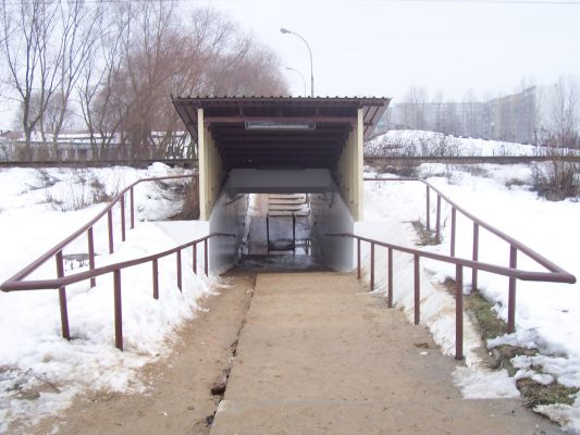 przejscie pod torami a w nim przejscie nad wodą :D
Słowa kluczowe: tory