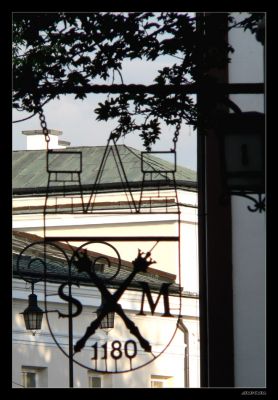 Herb
Liceum Ogólnoksztłcącego im. Marsz. Stanisława Małachowszkiego  pot. "Małachowianka" 
Najstarsza i najdłużej działająca szkoła średnia w Europie, nieprzerwanie od 1180 roku.
