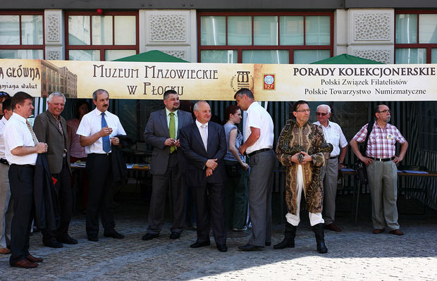 II Jarmark Tumski
[url=http://www.jarmarktumski.pl/program-jarmarku]KLIK[/url]

