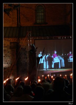 Pomnik J. P. II [*] [*] [*]
Pierwsza rocznica śmierci Papieża Polaka.
