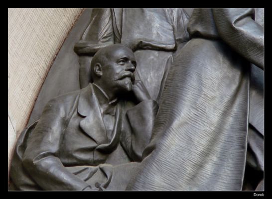 Budowniczy i projektant Katedry płockiej p.Szyller
Fragment płaskorzeźby znajdującej się dad wejściem głównym do Katedry
