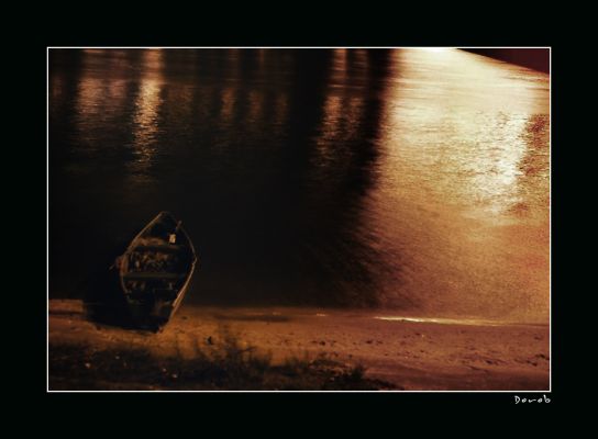 Łódka
Skan z negatywu, który już swoje odleżał w szyfladzie :)
