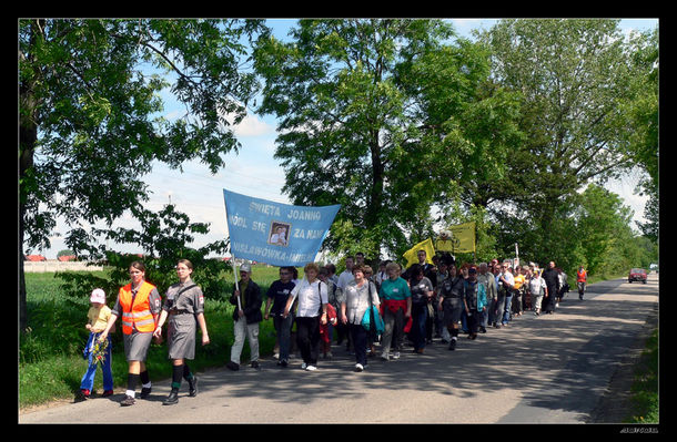 Marsz wiernych
Marsz wiernych z kościoła św. St-wa Kostki do kościoła św. Jakuba w Imielnicy 10/06/2006
Zdjęcie z dedykacją dla Krzysztofa :)
