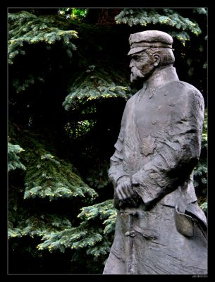 Pomnik marsz. J. Piłsudskiego 1867 - 1935
Honorowy obywatel Miasta Płocka
