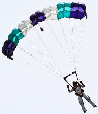 Spadochronowa Warszawska Grupa Sky Dive 
III Piknik Lotniczy w Płocku 
Skaczący fotograf --> [url]http://deymos61.digart.pl/[/url]
