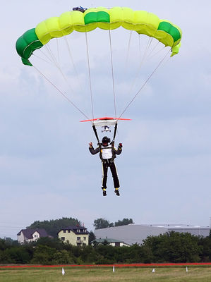 Spadochronowa Warszawska Grupa Sky Dive 
III Piknik Lotniczy w Płocku
