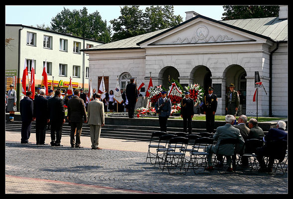 Święto Wojska Polskiego
Ceremonia złożenia kwiatów na płycie Grobu Nieznanego Żołnierza  15 sierpień 2007 
