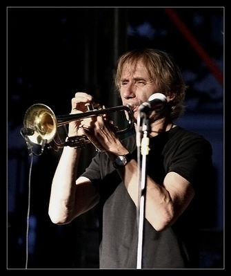 Eric Truffaz
Jedyny koncert w Polsce odbył się 11-08-2007 w Płocku w ramach imprezy " Rynek Sztuki"
