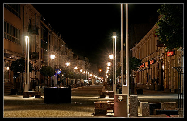 Tumska nocą
Trochę inna wersja poniższego zdjęcia
[url]http://galeria.plock24.pl/displayimage.php?pos=-12762[/url]
