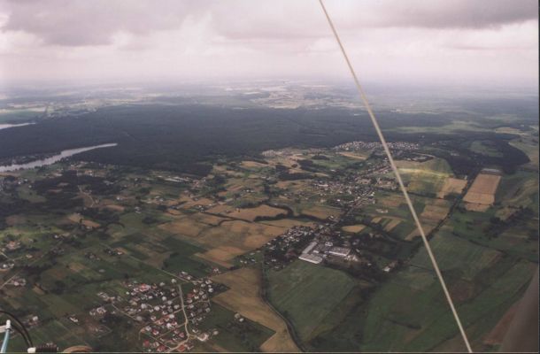 Grabina a w dali jezioro w Grabinie
Zdjęcia okolic Płocka - Grabina. Dzięki motolotniarzowi Jackowi P.
Słowa kluczowe: grabina okolice płocka