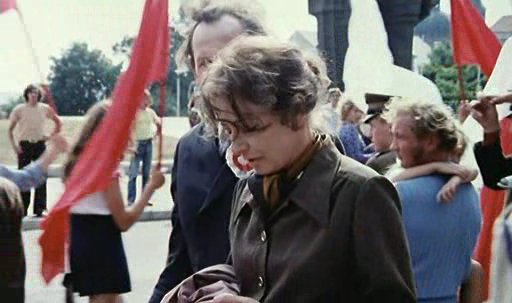 "Blizna"
Scena z filmu Krzysztofa Kieślowskiego "Blizna".
Uroczystość państwowa. Plac przy pomniku Władysława Broniewskiego.
Franciszek Pieczka i Halina Winiarska
Słowa kluczowe: Blizna Franciszek Pieczka Halina Winiarska