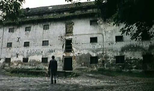 "Blizna"
Scena z filmu Krzysztofa Kieślowskiego "Blizna". 
Prawdopodobnie Spichlerz
Słowa kluczowe: Blizna Franciszek Pieczka