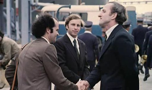 "Blizna"
Scena z filmu Krzysztofa Kieślowskiego "Blizna".
Kombinat, prawdopodobnie instalacja Kraking. Ekipa telewizyjna.
Franciszek Pieczka, Jerzy Stuhr, Michał Tarkowski
Słowa kluczowe: Blizna Franciszek Pieczka Jerzy Stuhr Michał Tarkowski Kombinat