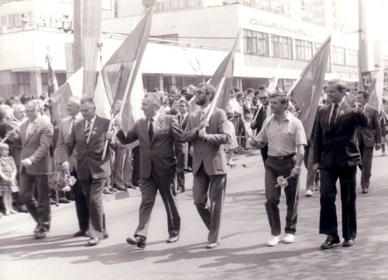 1-szy Maja 1986 r.
Pochód 1-majowy, ówczesna kadra kierownicza MZRiP
