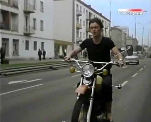 "Zielona Miłość"
Scena z filmu "Zielona Miłość". Jan Frycz na motocyklu
Słowa kluczowe: Zielona Miłóść Jan Frycz