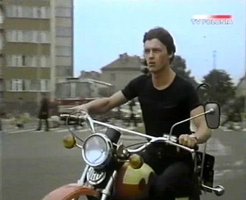 "Zielona Miłość"
Scena z filmu "Zielona Miłość". Jan Frycz na motocyklu
Słowa kluczowe: Zielona Miłóść Jan Frycz