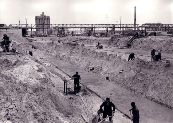 Budowa Instalacji Butadienu /Stary Butadnien/
Budowa Butadienu, w tle nieistniejący już komin instalacji Clausa
