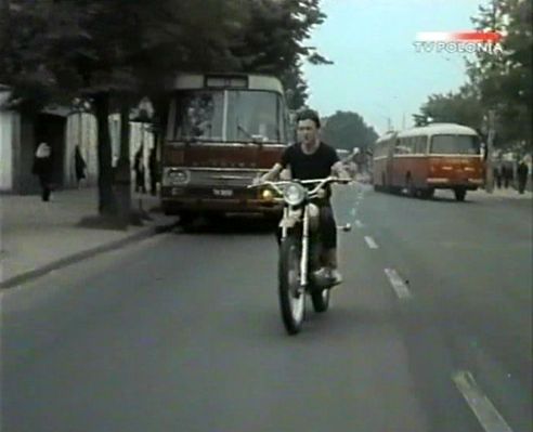 "Zielona Miłość"
Scena z filmu "Zielona Miłość". Na motocyklu Jan Frycz
Słowa kluczowe: Zielona Miłóść Jan Frycz