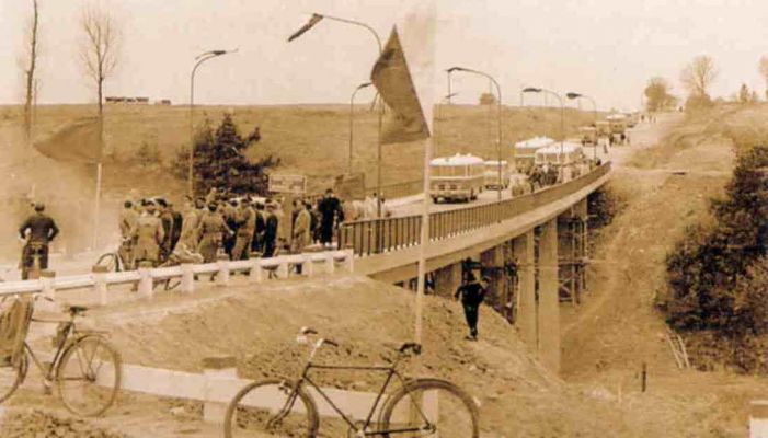 Most przez jar Brzeźnicy - ul. Dobrzyńska
Prawdopodobnie uroczystość otwarcia mostu
