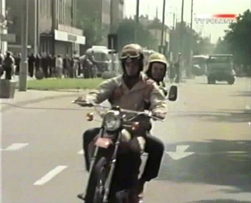 "Zielona Miłość"
Scena Z filmu "Zielona Miłość" Stanisława Jędryki. Prowadzący motocykl - aktor Jan Frycz
Słowa kluczowe: Zielona Miłóść
