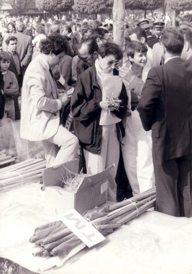 1-szy Maja 1986 r.
1-majowy pochód, mieszkańcy Płocka.
