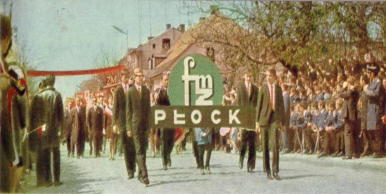 Pochód 1-majowy. Czołówka pracowników FMŹ
