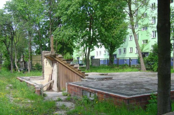 Schody
Pozostałości po wyburzonym budynku przy ul. Jachowicza
