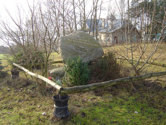 Głaz narzutowy ku czci Stanisława Murzynowskiego - Murzynowo
http://pl.wikipedia.org/wiki/Stanisław_Murzynowski

