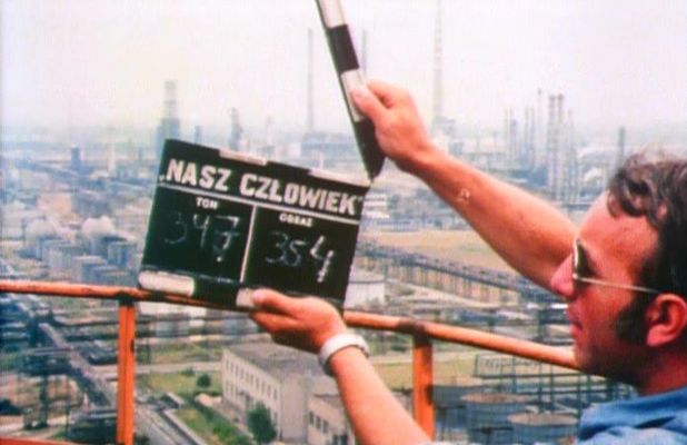 "Klaps"
Scena z filmu dokumentalnego Krzysztofa Kieślowskiego "Klaps" powstałego z nieudanych i odrzuconych materiałów do filmu "Blizna" o roboczym tytule "Nasz Człowiek".
Kombinat, prawdopodobnie instalacja Kraking.

[url]http://www.youtube.com/watch?v=OLMJZrWfLjI[/url]
Słowa kluczowe: Klaps Krzysztof Kieślowski