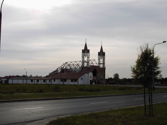 Kościół św. Wojciecha po zamontowaniu obydwu wież
Zdjęcie wykonano od ul. Jana Pawła II.
Słowa kluczowe: kościół św. Wojciecha ulica Jana Pawła II