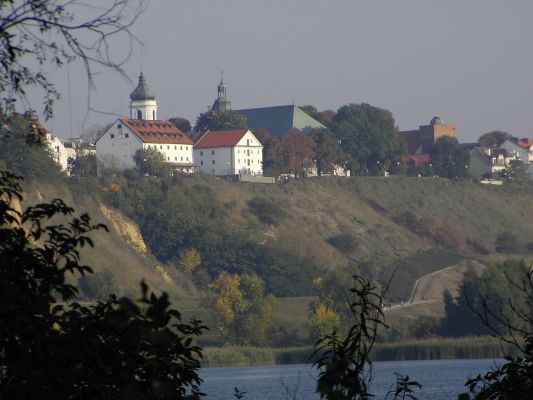 Widok na płockie spichlerze, kościół farny p.w. św. Bartłomieja oraz obserwatorium astronomiczne L.O. im. S. Małachowskiego
Słowa kluczowe: Stare Miasto spichlerze fara "Małachowianka"