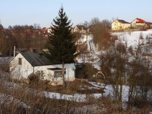 Urokliwy zakątek w rejonie ulicy Władysława Mazura
Na zdjęciu widoczne jest m.in. koło wodne.
Słowa kluczowe: Podolszyce Południe ulica Mazura
