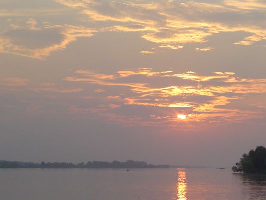 Zachód nad Wisłą
Fotka robiona w pobliżu klubu żeglarskiego Orlenu (Skarpa)
Słowa kluczowe: zachód