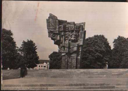 Pomnik Wł. Broniewskiego
