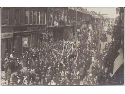 Płock  ul. Grodzka - 1931r.
Obchody nieokreślonego święta. Ładnie widoczny szyld Z. Szymańska Grodzka 15.
