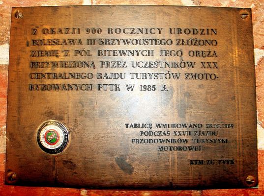 Tablica pamiątkowa
Ziemia z pól bitewnych z miejscowości: Białogard, Bytom, Bytoń, Fordon, Głogów, Kalisz, Kołobrzeg, Nakło, Piła, Poznań, Psie Pole, Purzyce, Różan, Spicymierz, Świecie, Wyszogród, Wyrzysk, Złotów.
