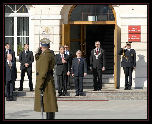 Wizyta Prezydentów: Polski Lecha Kaczyńskiego i Ukrainy Wiktora Juszczenki w Płocku.
ceremonia powitania
