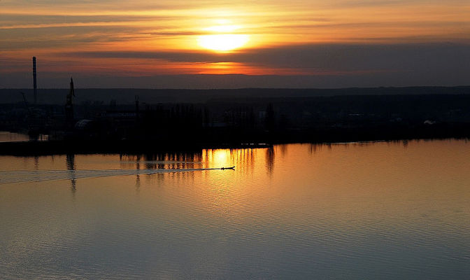 Zachód słońca nad Wisłą .
