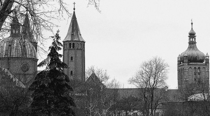 BAZYLIKA KATEDRALNA i ZAMEK KSIĄŻĄT MAZOWIECKICH.
